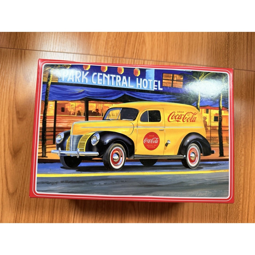 AMT 1/25 1940 Ford Coca-Cola Sedan Delivery Model Kit AMT1161/12